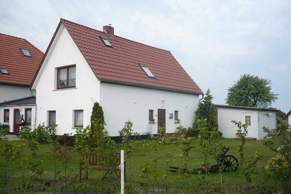 Entire apartment, Apartment 1 - Holiday home Zeeck in Neuendorf Hiddensee Island, Hiddensee