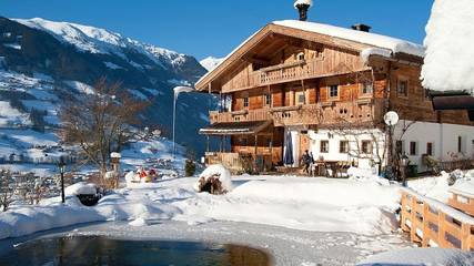 Ferienhaus für 6 Personen, mit Garten und Ausblick sowie Balkon und Sauna, mit Haustier im Zillertal