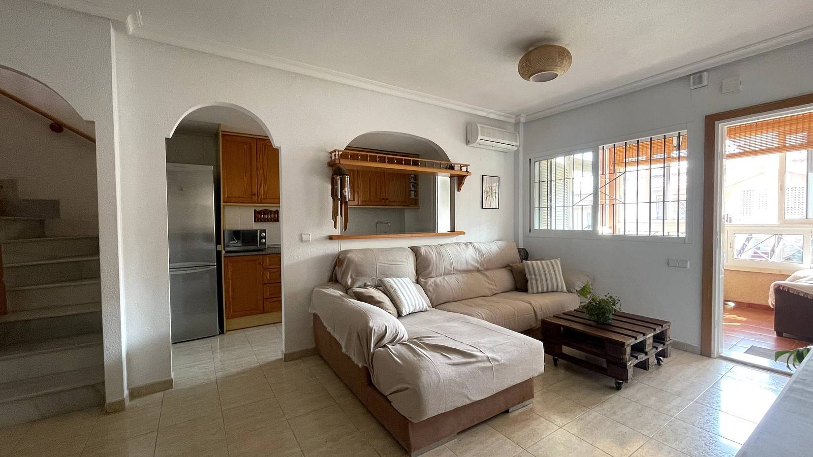 Apartamento entero, Apartamento 'Nomad House' con piscina compartida, Wi-Fi y aire acondicionado in Santa Pola, Costa Blanca