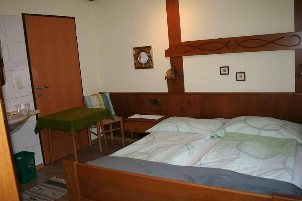 Ganze Wohnung, Herrliche Wohnung für 4 Leute mit  W-Lan, Tv, Innenhof, Haustiere erlaubt und Panoramablick in Lechtaler Alpen, Pians