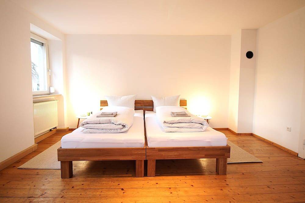 Ganze Wohnung, Ferienwohnung am Wasserschloss (1) in Ochsenfurt, Fränkisches Weinland