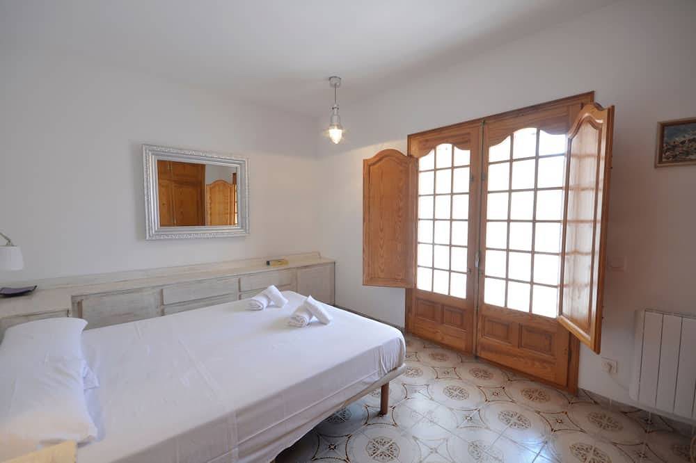 Holiday rental townhouse with swimming pool in Begur, Centre in Begur, Costa Brava