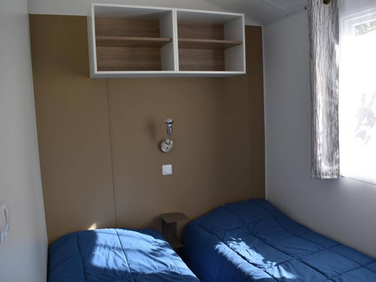 Mobil home 4 pers, terraza, cocina equipada in Le Grez, Parc naturel régional Normandie-Maine