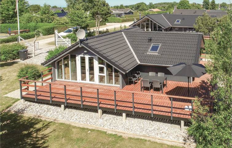 Feriehus for 4 personer, med terrasse og have - 1