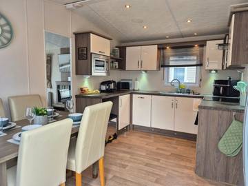 Glamping for 4 People in Great Yarmouth, Norfolk, Photo 2