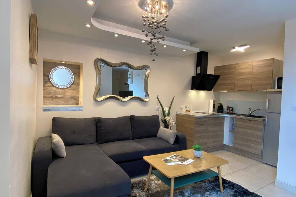 Ganze Wohnung, Superb furnished and equipped T2 in the heart of downtown with Free Wifi in Montluçon, Montluçon und Umgebung