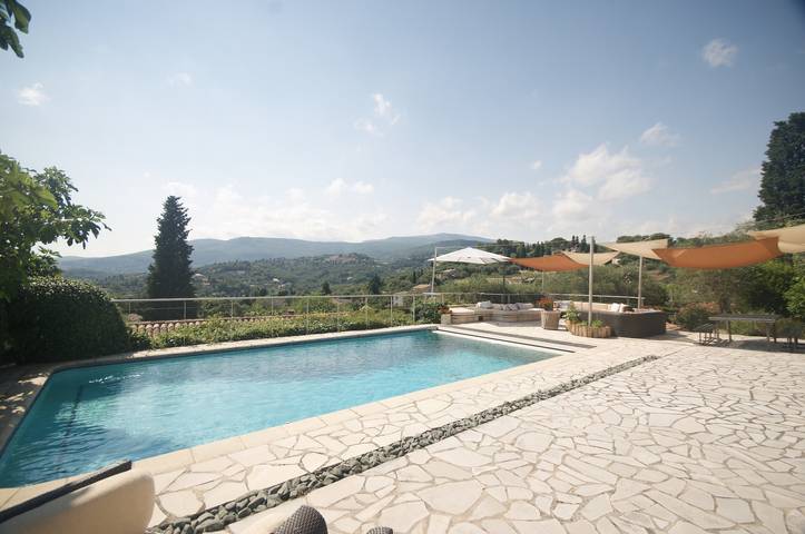 Villa pour 8 personnes, avec Balcon/Terrasse ainsi que Jardin et Vue
