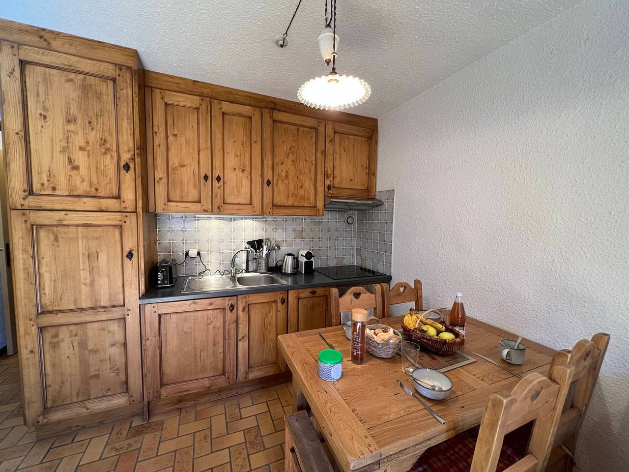 Entire apartment, Cozy Apartment in Village Center with Fireplace in Le Monêtier-les-Bains, Serre Chevalier