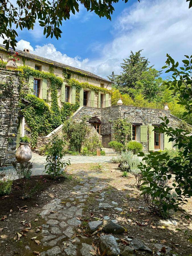 Villa pour 14 personnes, avec terrasse et vue ainsi que jardin et piscine