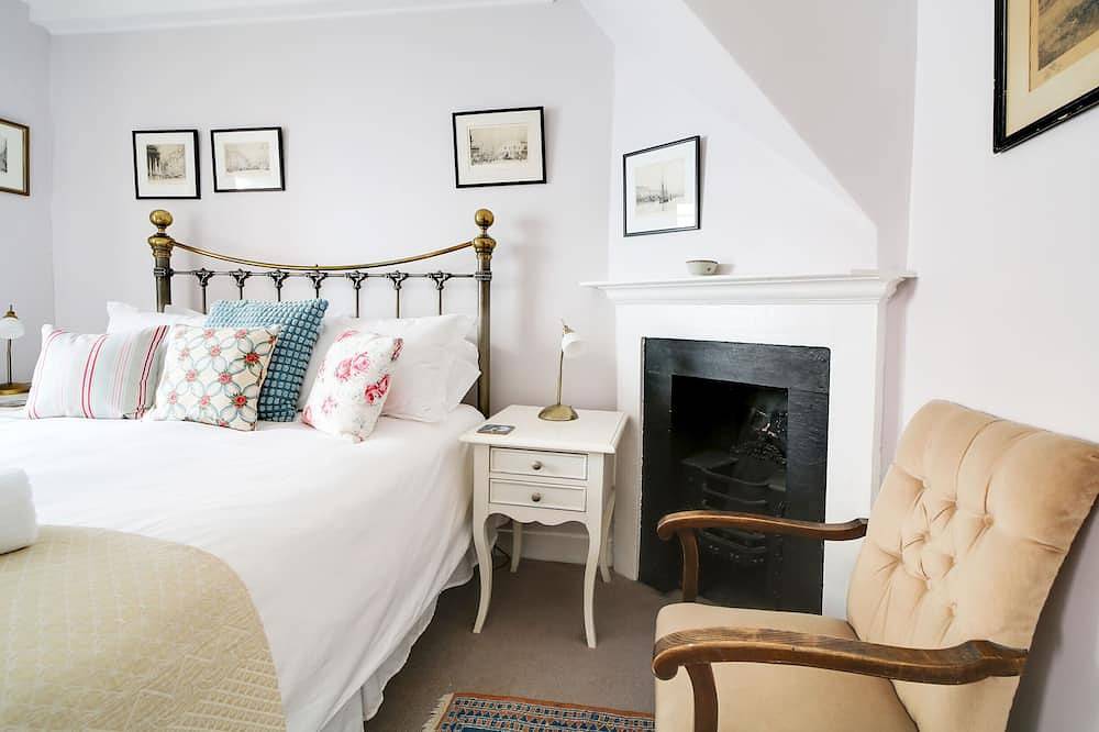 Hardys Cottage, Padstow - a perfectly located property sleeps up to six guests.  in Padstow, Cornwall