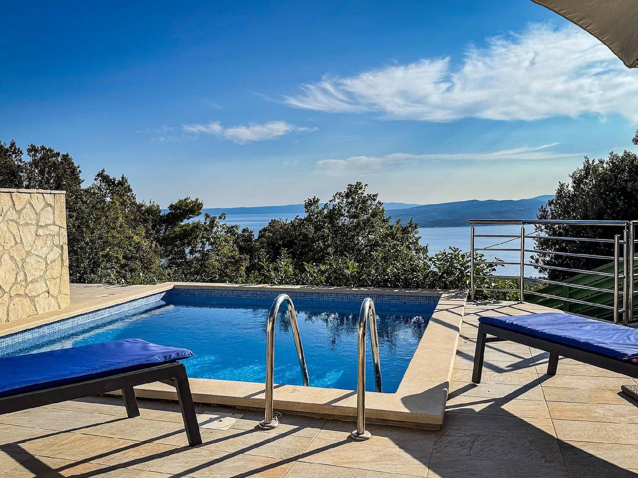 Günstiges Ferienhaus mit Pool und Meerblick in Baska Voda, Makarska Riviera