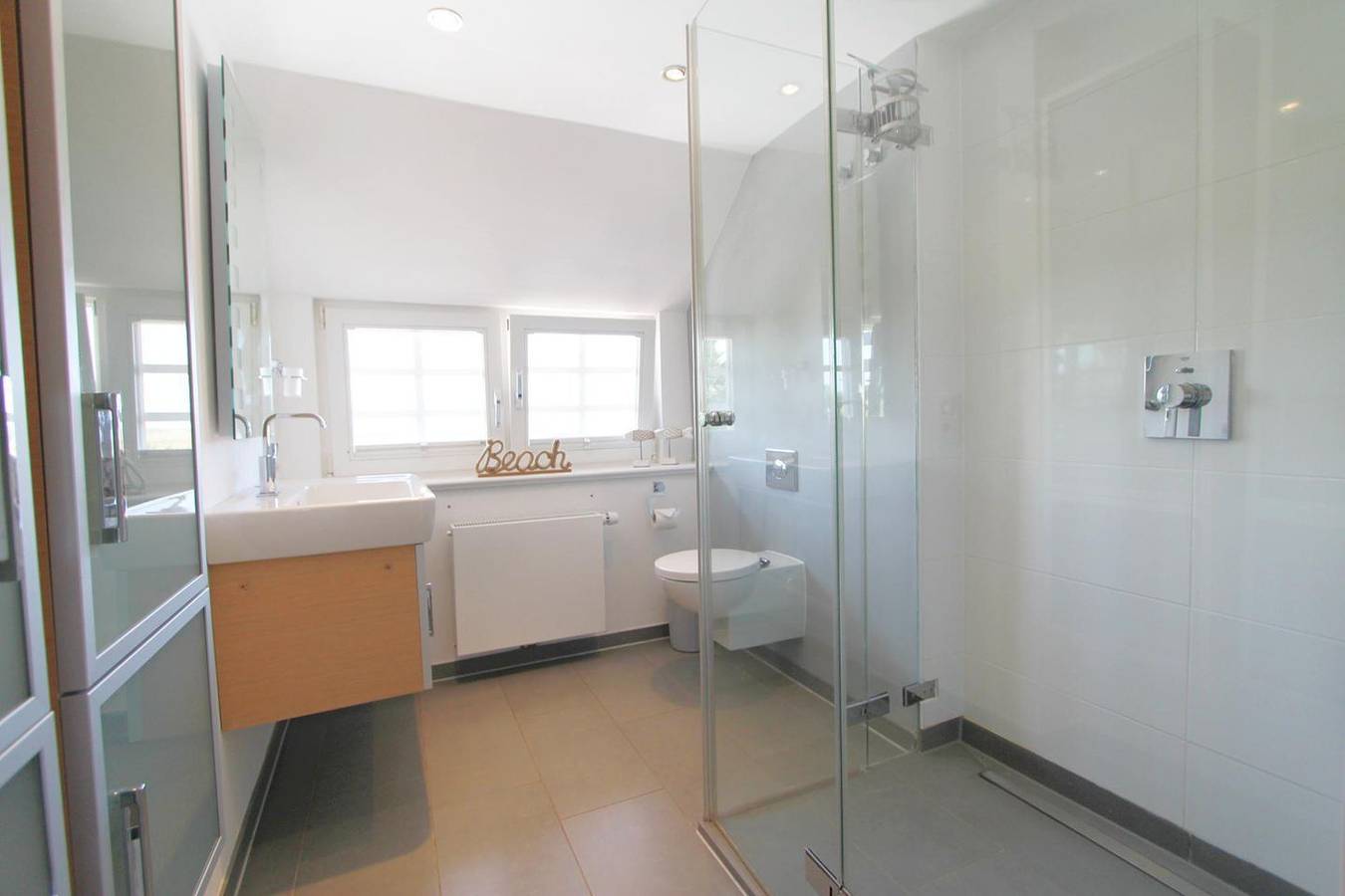 Großzügige Haushälfte unter Reet mit wunderschönem Garten. Ein Hund auf Anfrage in Wenningstedt, Sylt