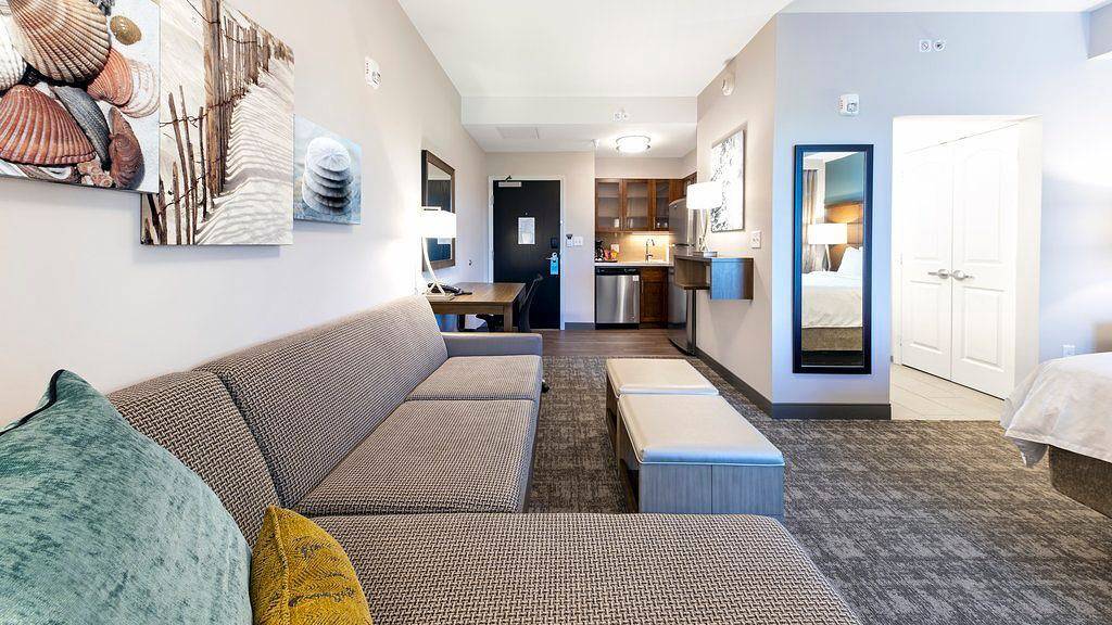 Entire studio, Staybridge Suites Naples in Lely Resort, Southwest Florida