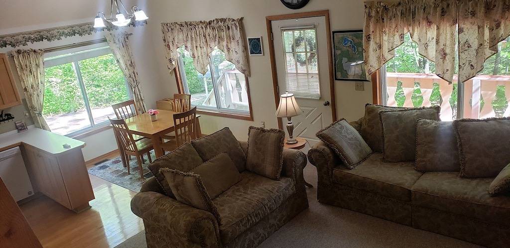 Dragonfly cottage 1/2 mile to Higgins Lake & 6 miles to snow/orv trail systems in Higgins Lake