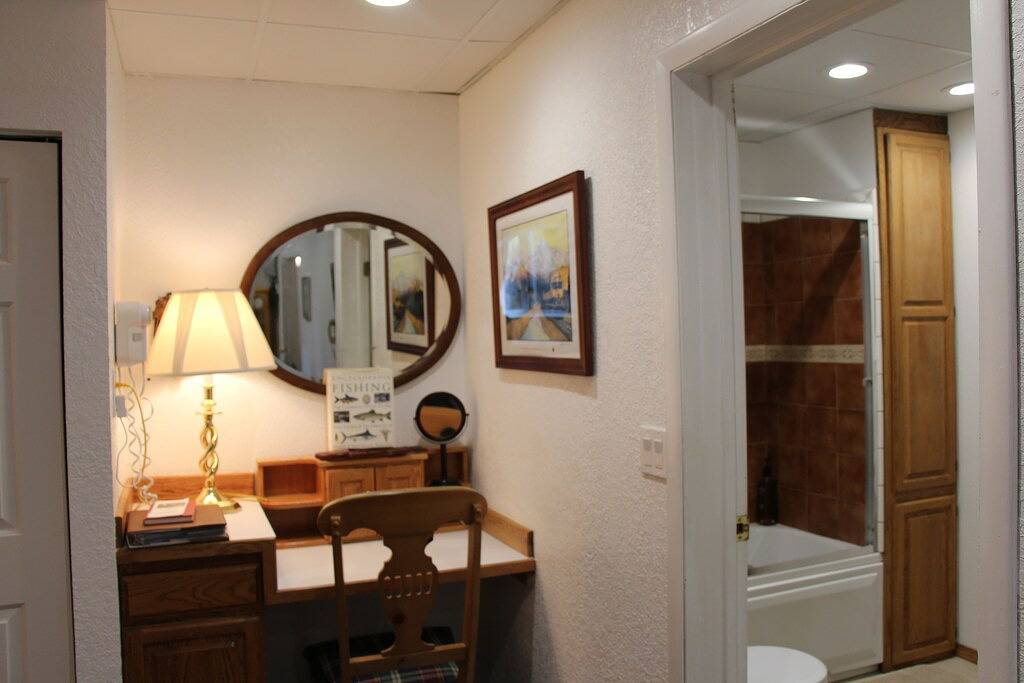 Two beautiful bedrooms with 2 private baths, maximum 5 people! Awarding winning. in Healy, Denali