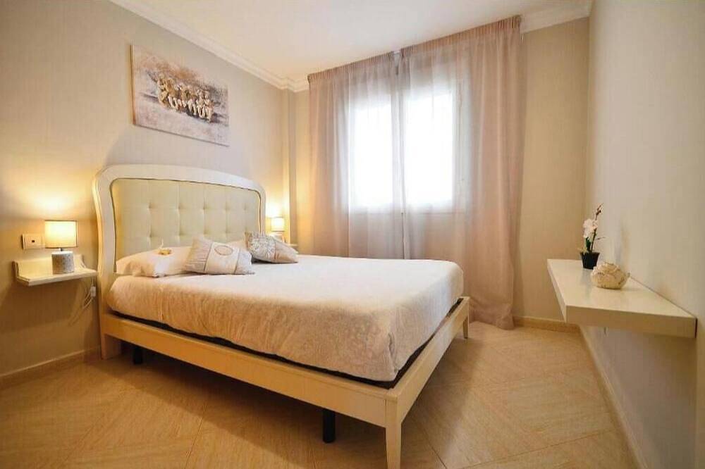 Ganze Wohnung, 1 minute from the beach! sea, mountain, island and 16th century tower views. in Benidorm, Costa Blanca