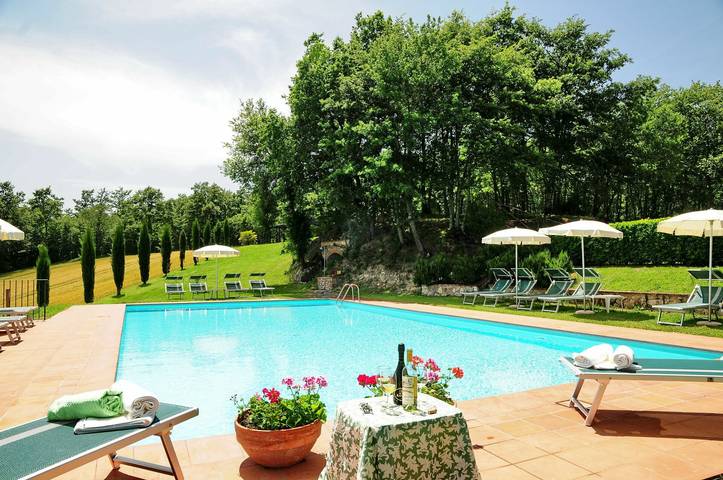 Villa for 20 personer, med hage i Cetona
