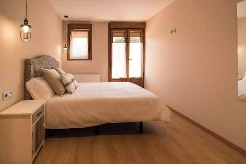 Entire apartment, Rural apartment 'balcony with sea views' in Mungia, Bizkaia