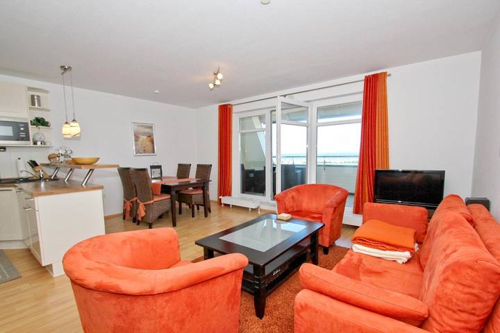 Ganze Wohnung, Hafennahe Ferienwohnung mit Balkon und Meerblick - Hafenhäuser Wiek 14 in Wiek, Rügen