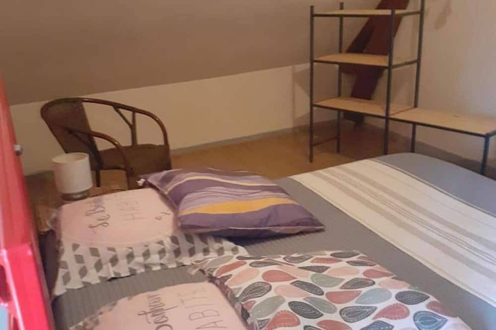 Maison de vendanges rénovée avec Wifi et animaux admis in Louchy-Montfand, Allier