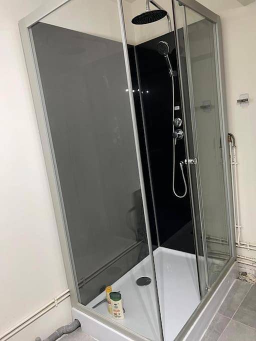 Appartement entier, Three-Bedroom Apartment in Amiens, Région d'Amiens