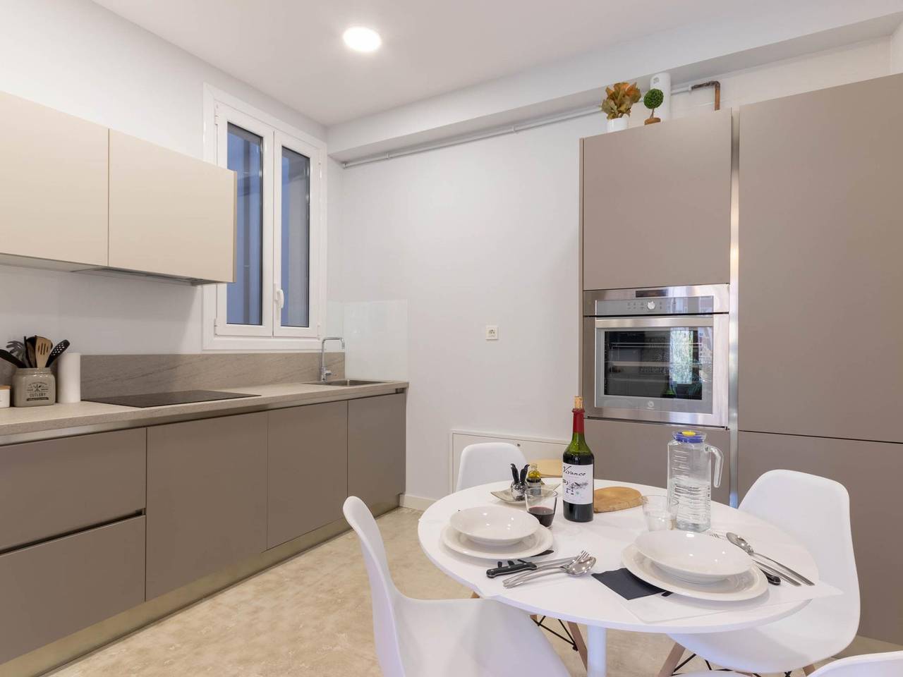 Geheel vakantieappartement, Cozy modern design in the old town in Ibaiondo, Bilbao