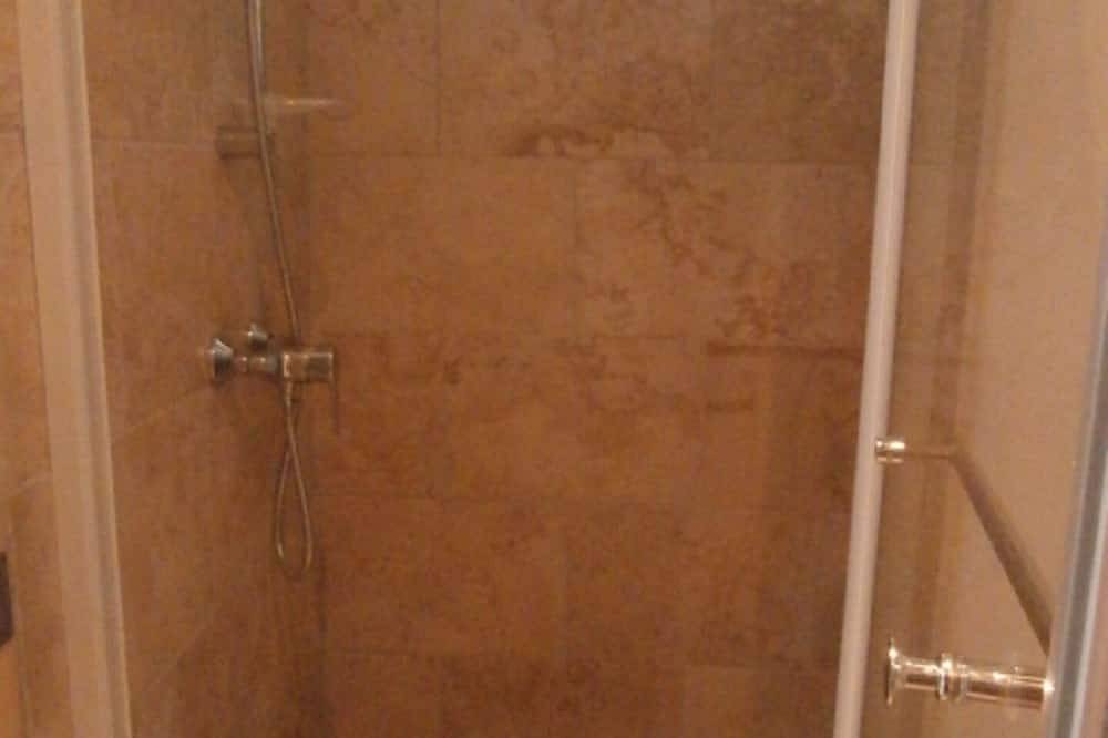 Appartement entier, Joli Studio, résidence de vacances pieds dans l'eau Hyeres - Presqu'île de Giens in La Bergerie, Hyeres