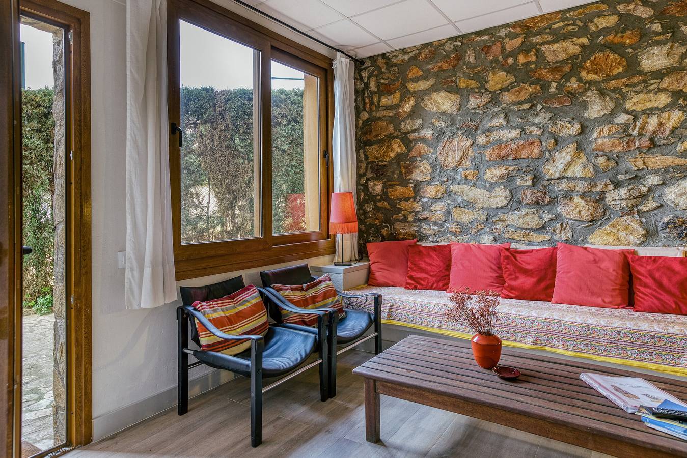 Appartement entier, Appartement 'Bajo 3' avec terrasse privée, balcon et Wi-Fi in Begur, Costa Brava