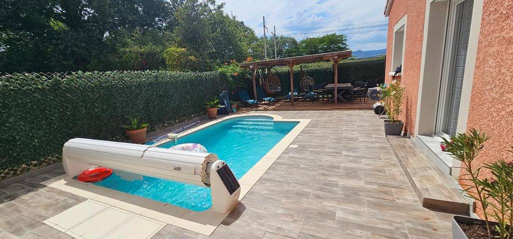 Appartement de vacances pour 4 personnes, avec jardin ainsi que piscine et vue