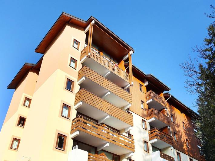 Chalet pour 6 personnes, avec balcon/terrasse ainsi que balcon et piscine à Morillon