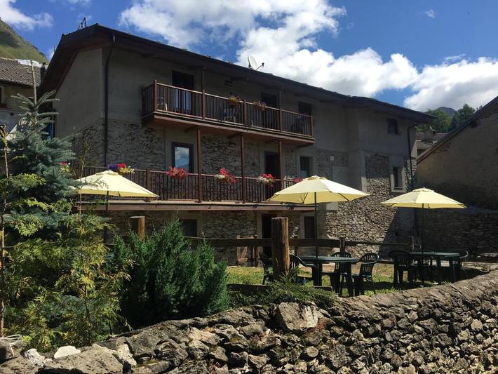 Location de vacances pour 4 personnes, avec Balcon et Terrasse ainsi que Jardin et Vue à Usseaux