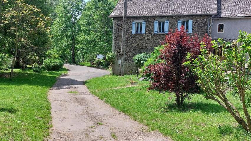 Location de vacances pour 14 personnes, avec vue et jardin, animaux acceptés à Cassagnes-Bégonhès - 2