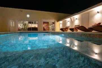 Location de vacances pour 13 personnes, avec jardin et piscine, animaux acceptés à Aimargues