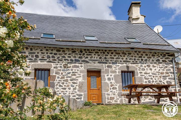 Gîte pour 7 personnes, avec Terrasse ainsi que Jardin et Vue