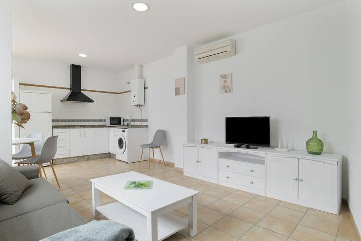 Apartamento entero, Apartamento Pérez Zara 4 cerca del mar con terraza y Wi-Fi in Conil de la Frontera, Costa de la Luz