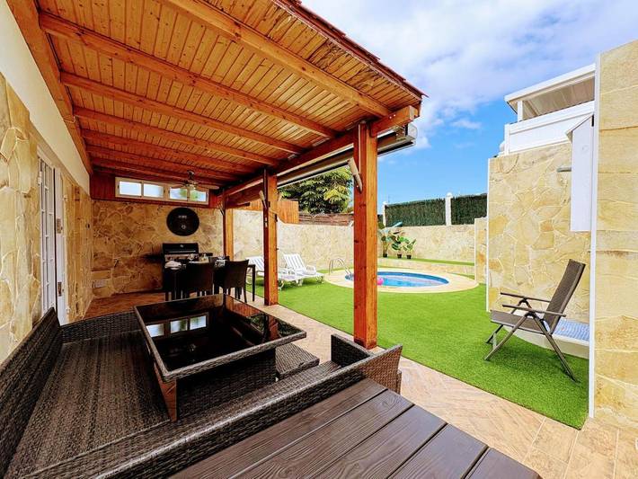 Chalet para 6 personas, con jardín y balcón además de vistas y piscina en Mogán