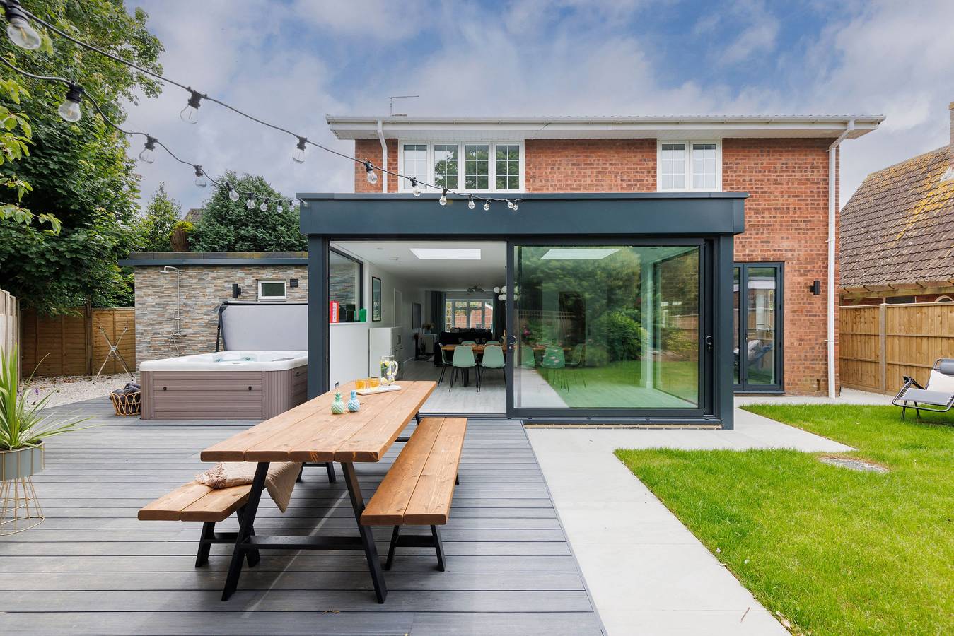 Coastal Retreat for 10 with Hot Tub in West Wittering Beach, West Wittering