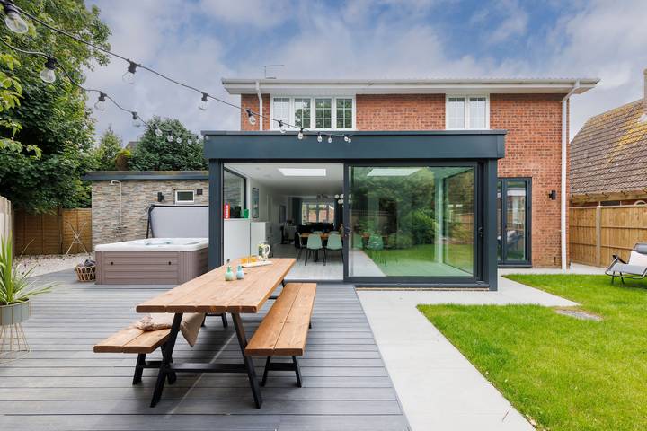 Holiday home for 10 people, with garden and hot tub in West Wittering