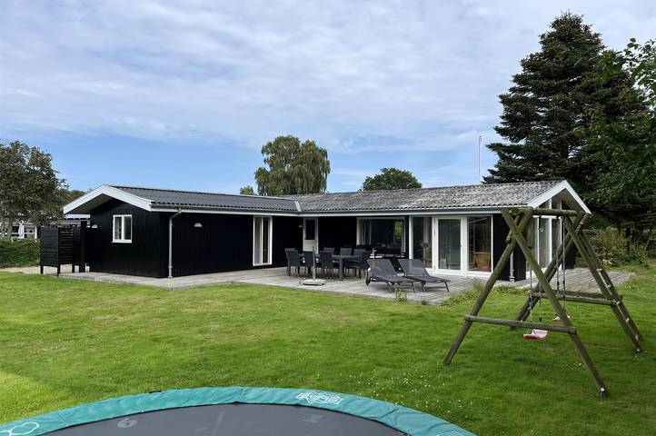 Ferieudlejning for 10 personer, med Terrasse og Have samt Sauna i Tåsinge