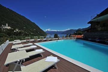 Gîte pour 4 personnes, avec piscine ainsi que terrasse et vue sur le lac, adapté aux familles à Argegno