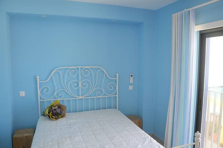 Seaview Townhouse by the riverside in the centre of Alvor (with terrace) in Alvor, Faro District