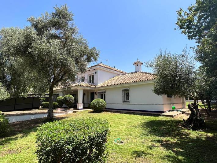 Casa rural para 15 personas, con Balcón y Terraza además de Jardín y Piscina en Tomares - 2