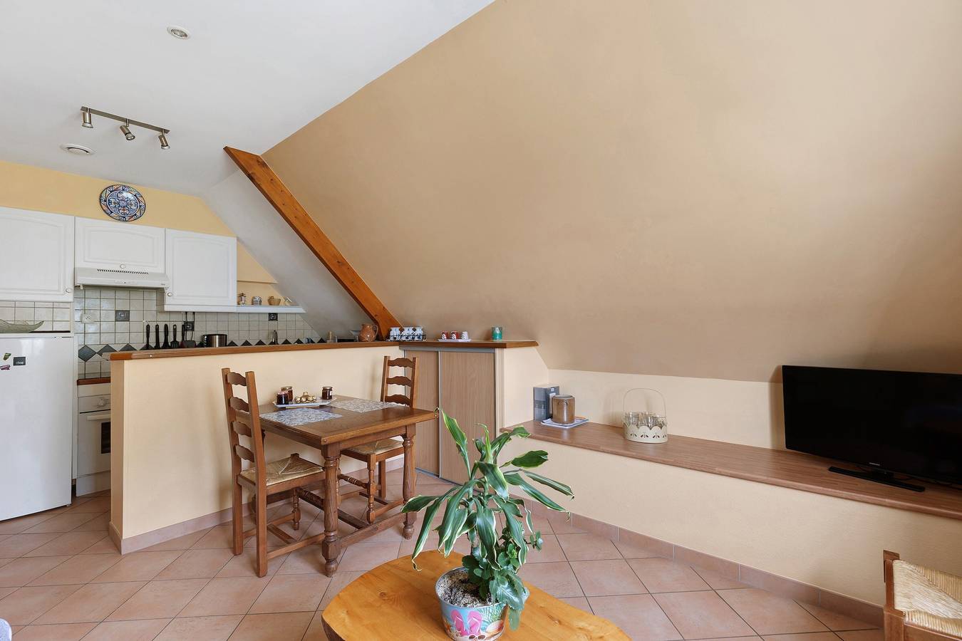 Casa Vacacional 'La Gatiniére' con Terraza Privada, Wi-Fi y Aire Acondicionado in Cerelles, Región de Tours