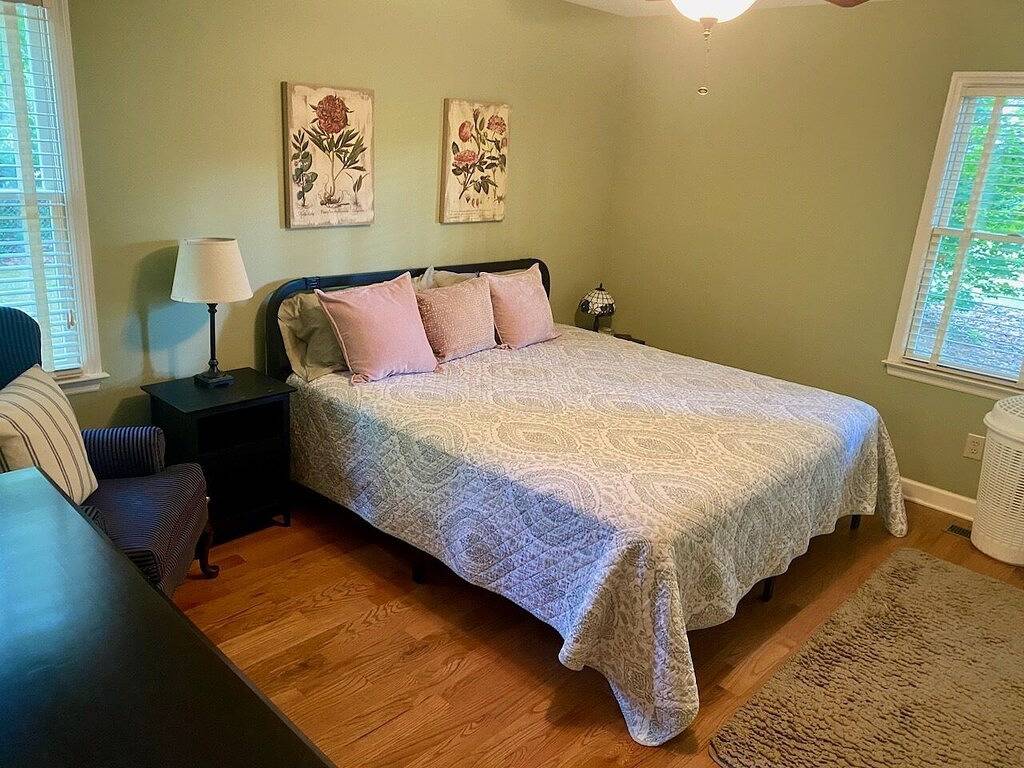 See Haus Und Pontoon Boot In Schöner Poe Creek Cove Am Gaston See in Lake Gaston