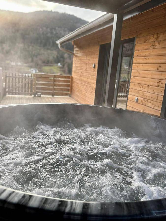 Chalet pour 4 personnes, avec jacuzzi et terrasse à Rochesson