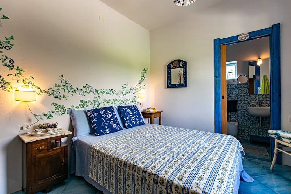 Mediterranean dream a few km from Pula, villa 200 m from the sea in Porto Columbu, Sarroch