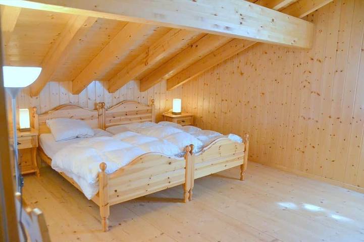 Aussen : Chalet für 8 Personen, grosse Terrasse und Balkon mit Gartenmöbeln -Innen : 160 qm, geschlo in Saint Luc, Anniviers
