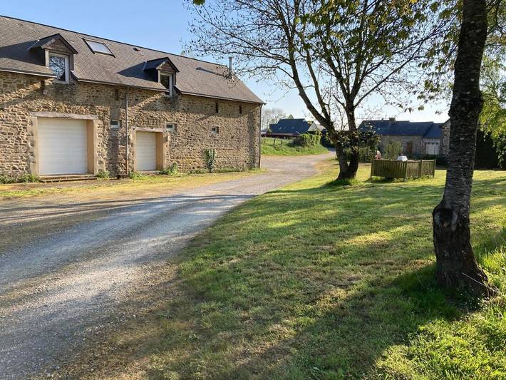 Location de vacances pour 14 personnes, avec Terrasse à Ernée