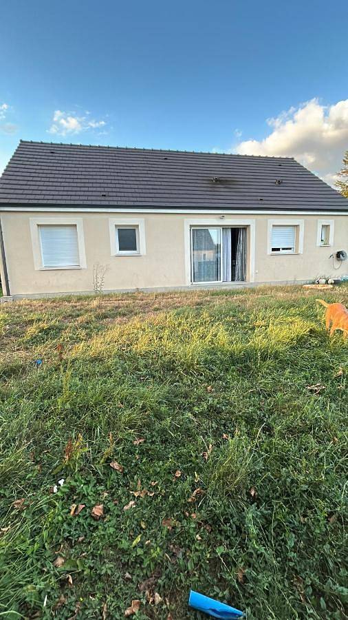 Two-Bedroom House in Garchizy, Nièvre