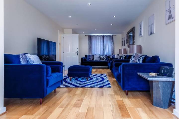Holiday rental for 10 people, with garden, child-friendly in Milton Keynes